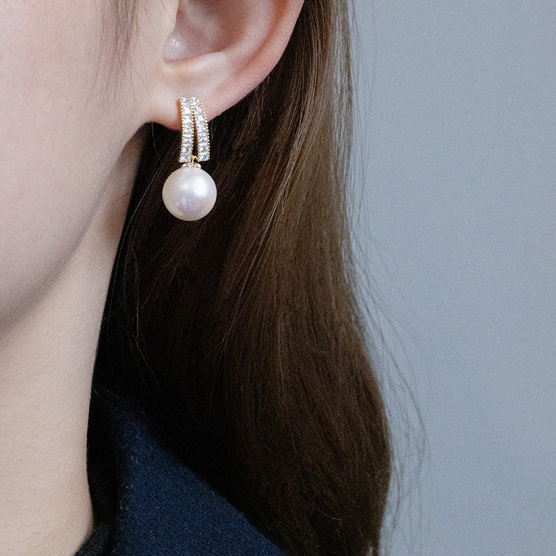 PEARLY EARRING